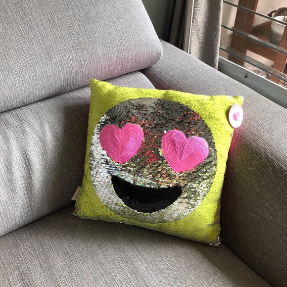 Emoji cushion. Reversible sequins. - Picture 2 of 7